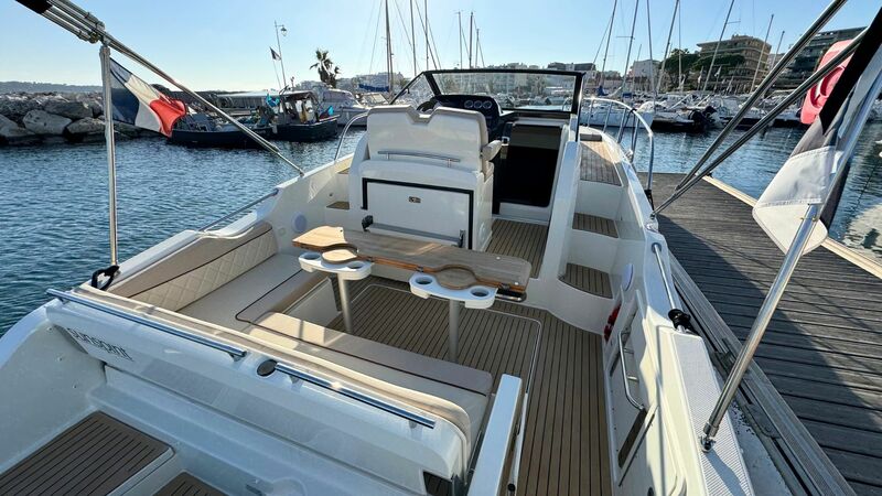 QUICKSILVER 875 SUNDECK 